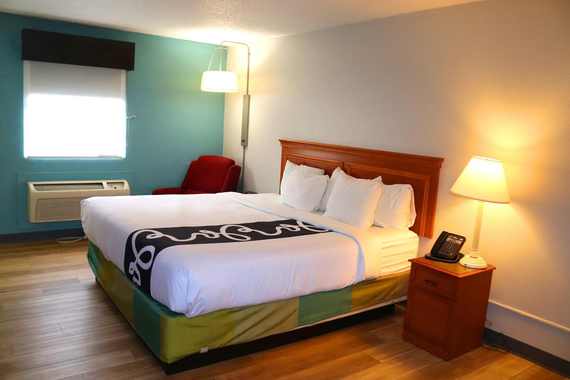 La Quinta Inn By Wyndham Columbus Airport Area Exterior photo