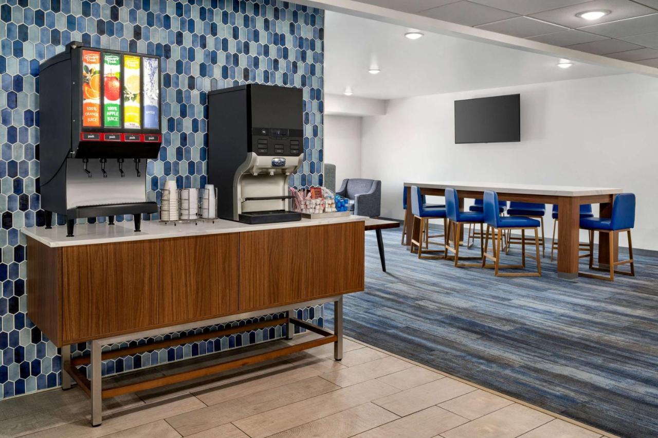 La Quinta Inn By Wyndham Columbus Airport Area Exterior photo