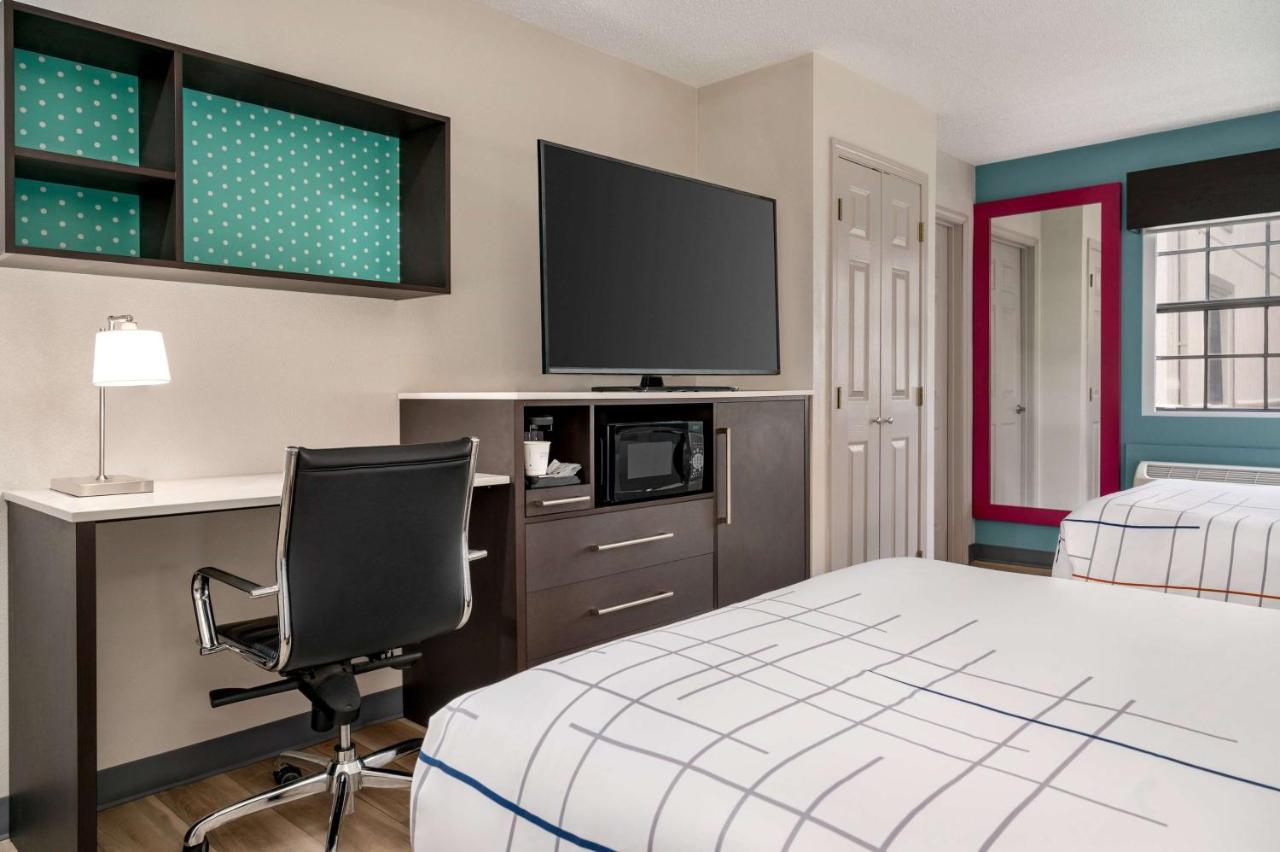 La Quinta Inn By Wyndham Columbus Airport Area Exterior photo