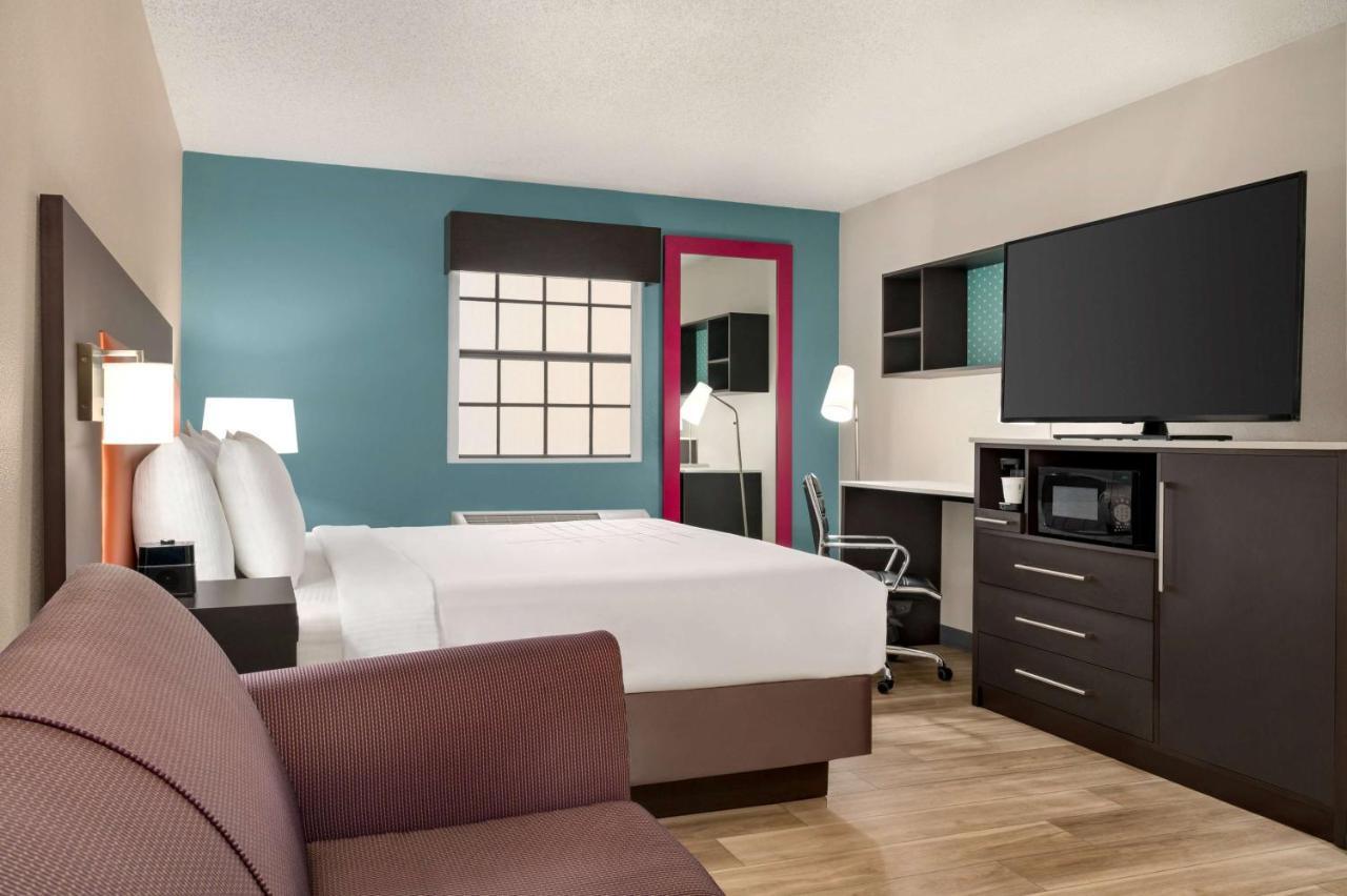 La Quinta Inn By Wyndham Columbus Airport Area Exterior photo