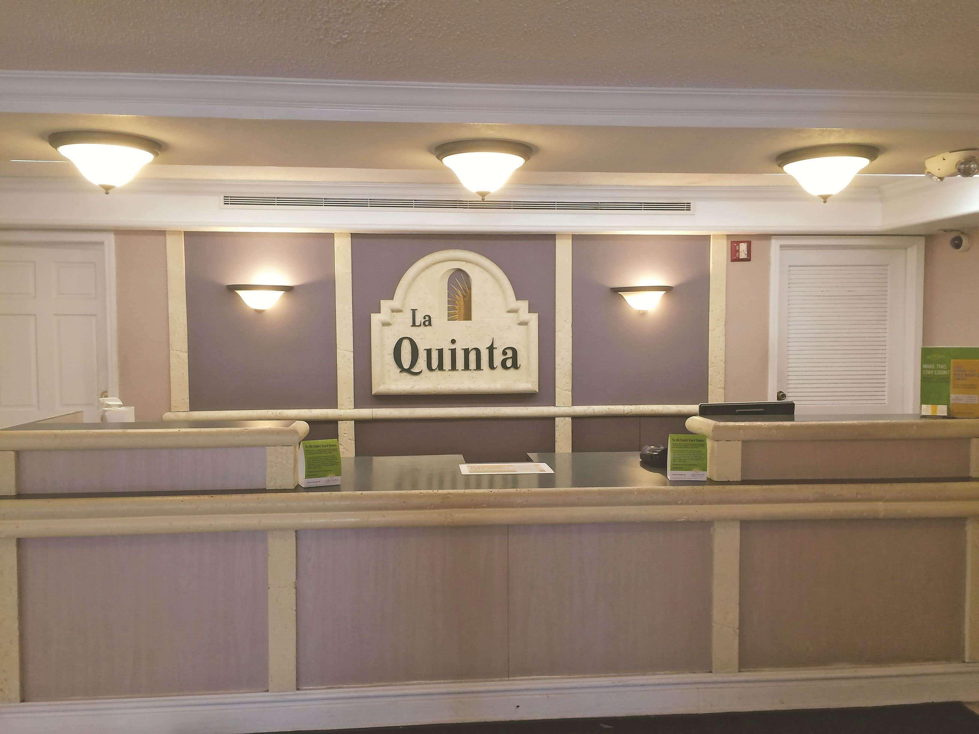 La Quinta Inn By Wyndham Columbus Airport Area Exterior photo
