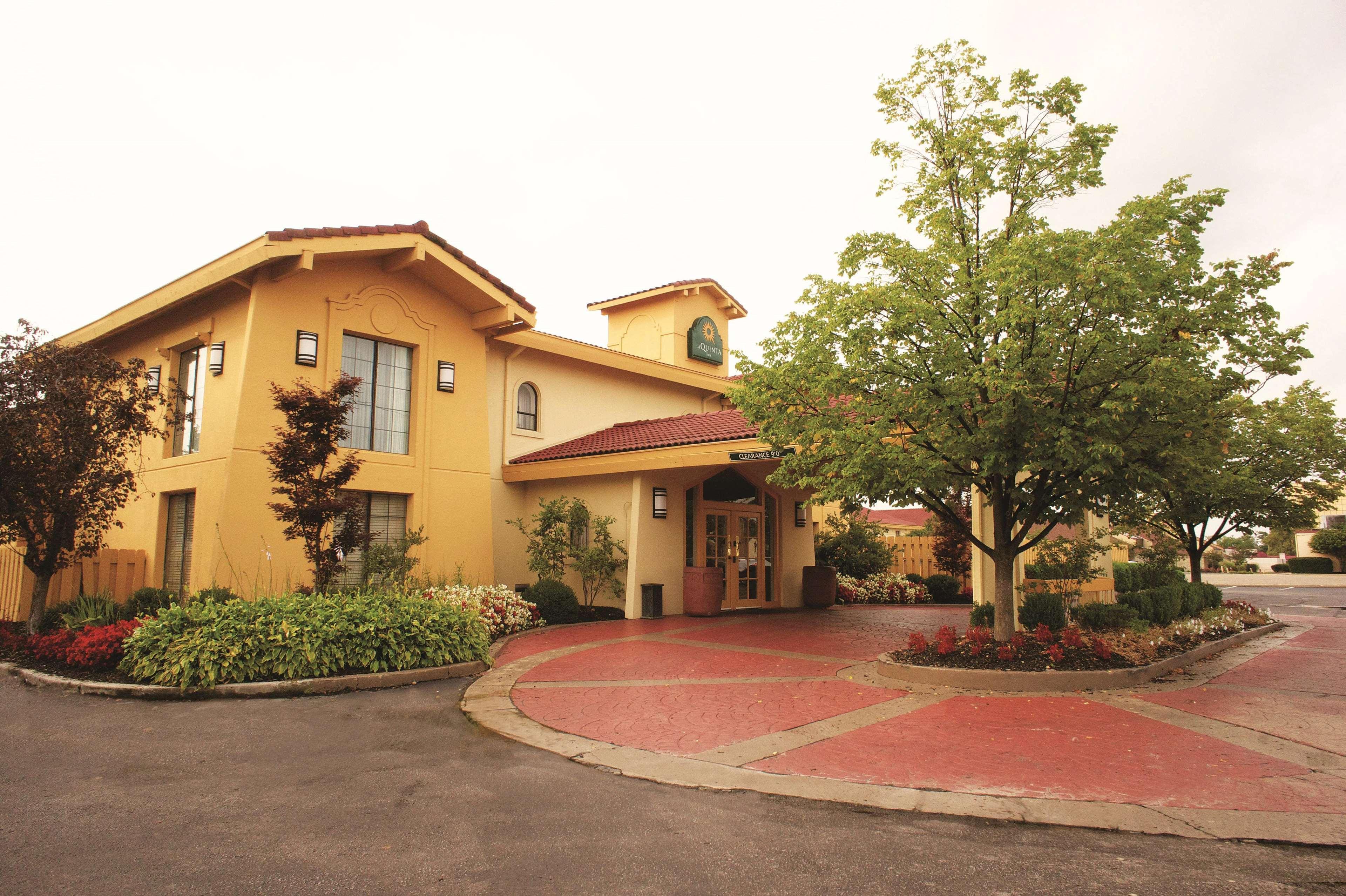 La Quinta Inn By Wyndham Columbus Airport Area Exterior photo