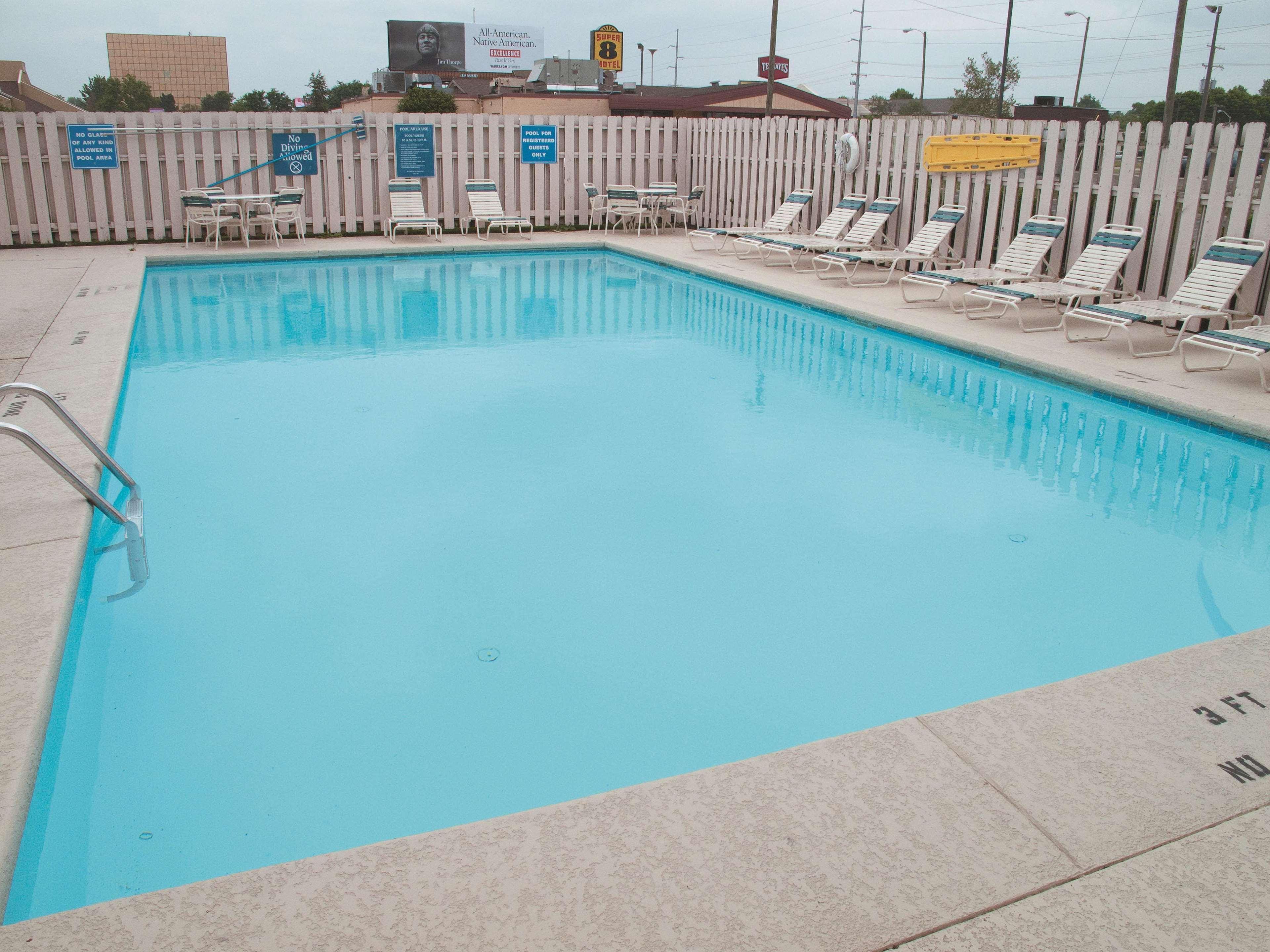 La Quinta Inn By Wyndham Columbus Airport Area Exterior photo