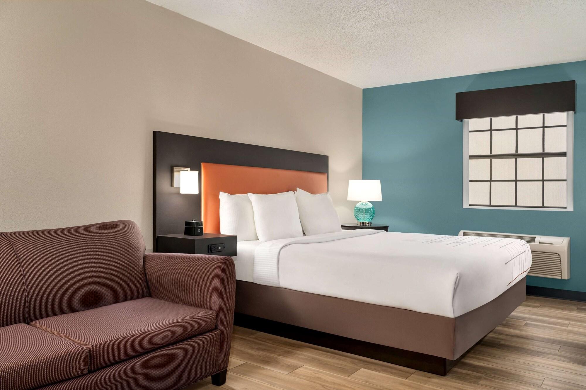 La Quinta Inn By Wyndham Columbus Airport Area Exterior photo
