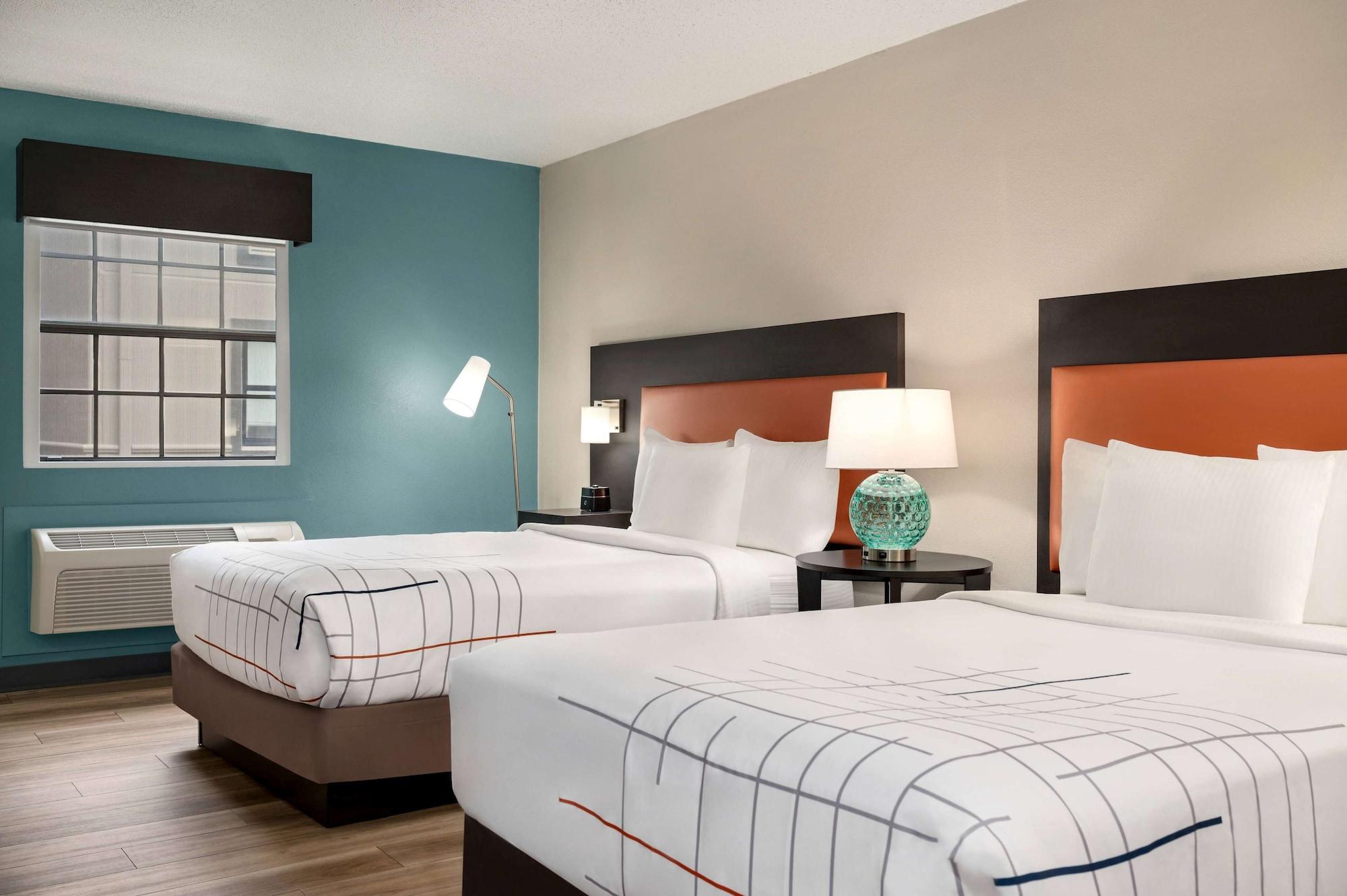 La Quinta Inn By Wyndham Columbus Airport Area Exterior photo