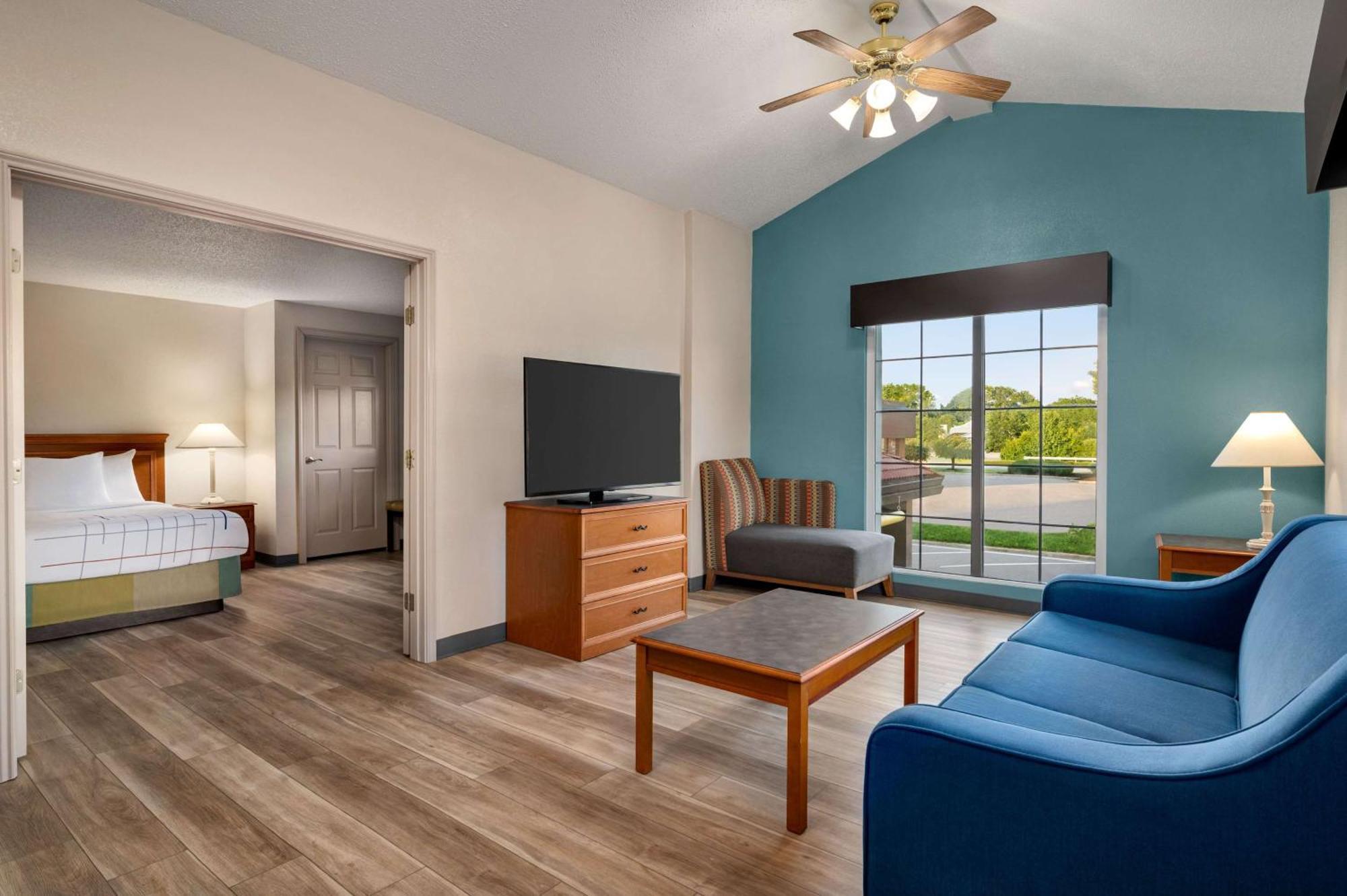 La Quinta Inn By Wyndham Columbus Airport Area Exterior photo