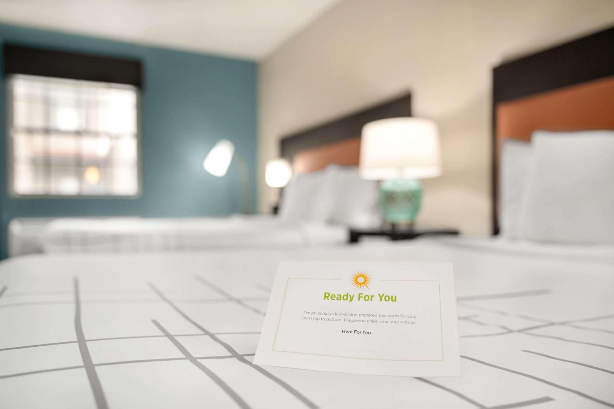 La Quinta Inn By Wyndham Columbus Airport Area Exterior photo